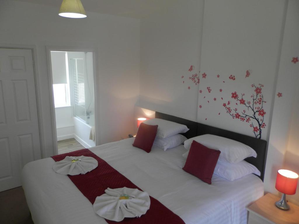 Wayside Cheer Hotel Castel Ngoại thất bức ảnh