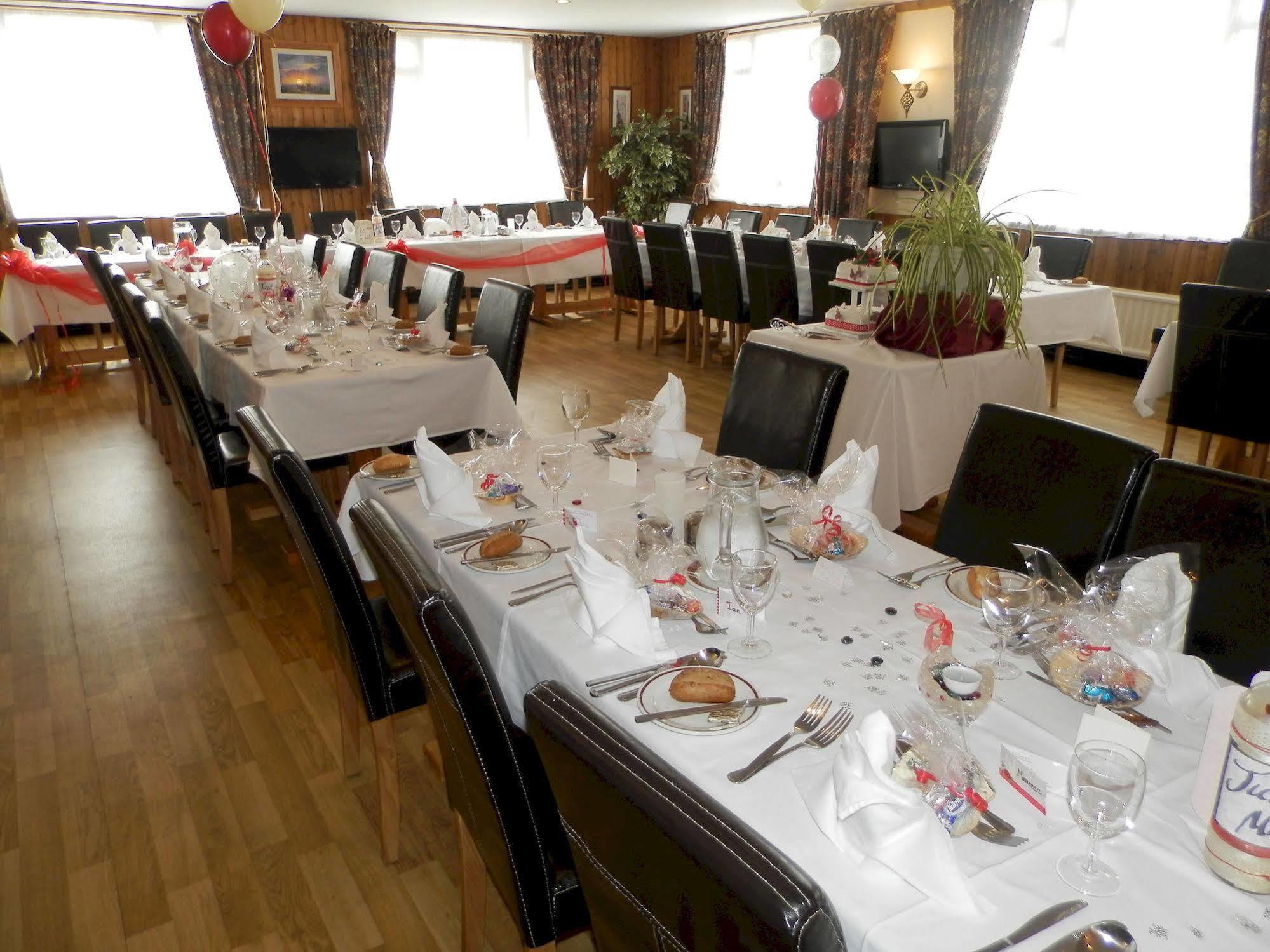 Wayside Cheer Hotel Castel Ngoại thất bức ảnh