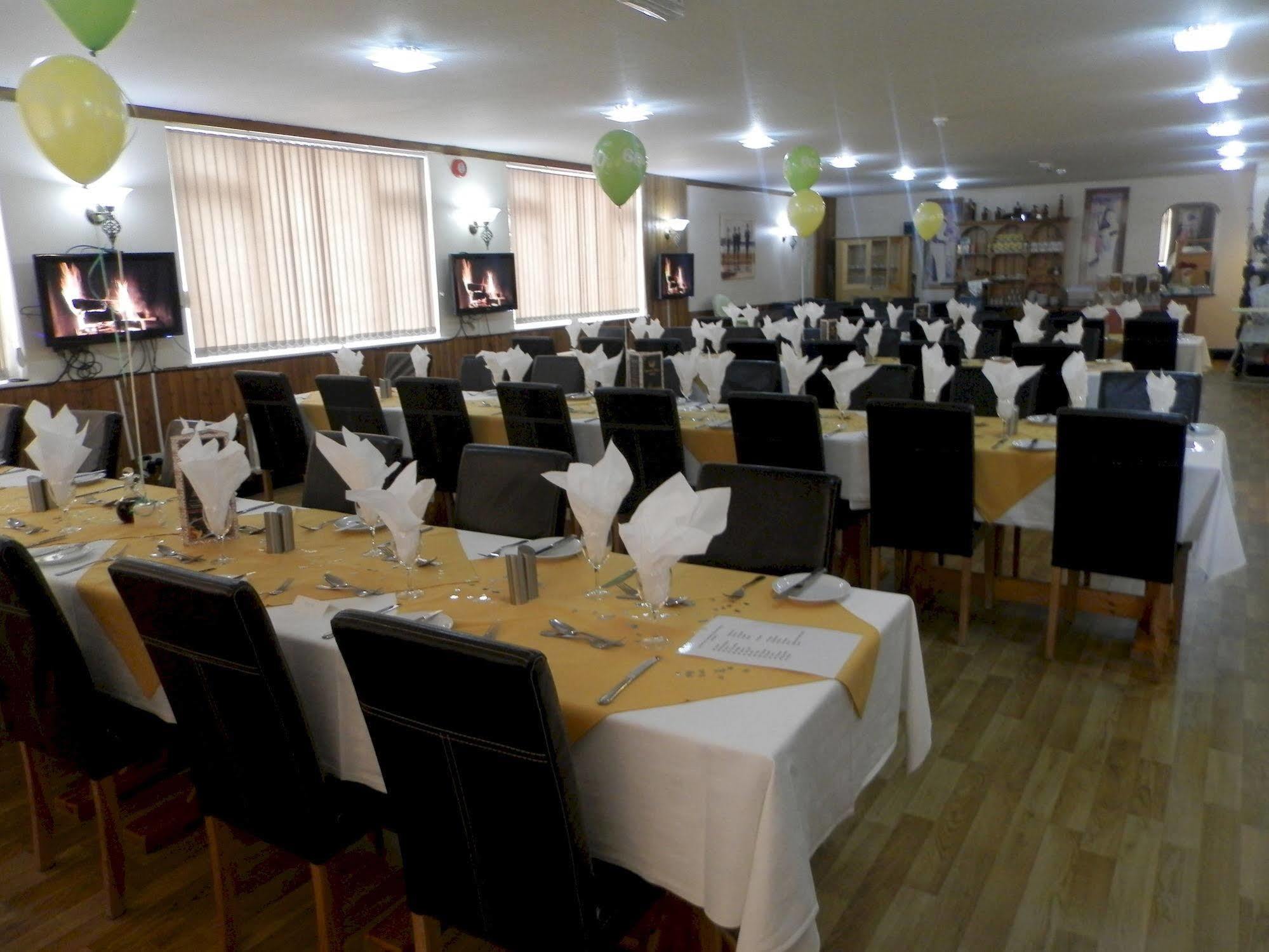 Wayside Cheer Hotel Castel Ngoại thất bức ảnh