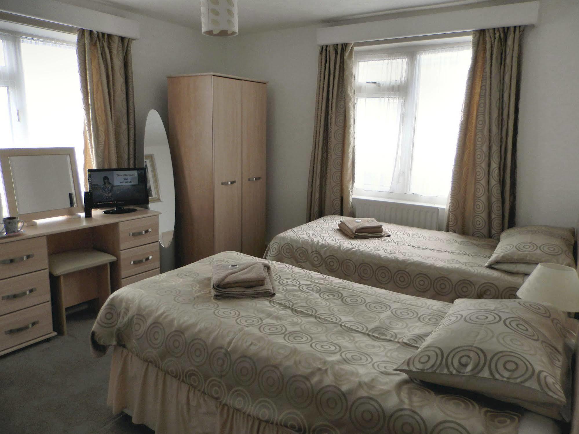 Wayside Cheer Hotel Castel Ngoại thất bức ảnh