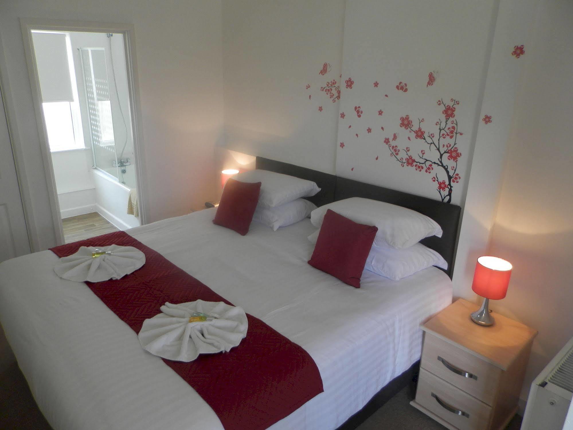 Wayside Cheer Hotel Castel Ngoại thất bức ảnh