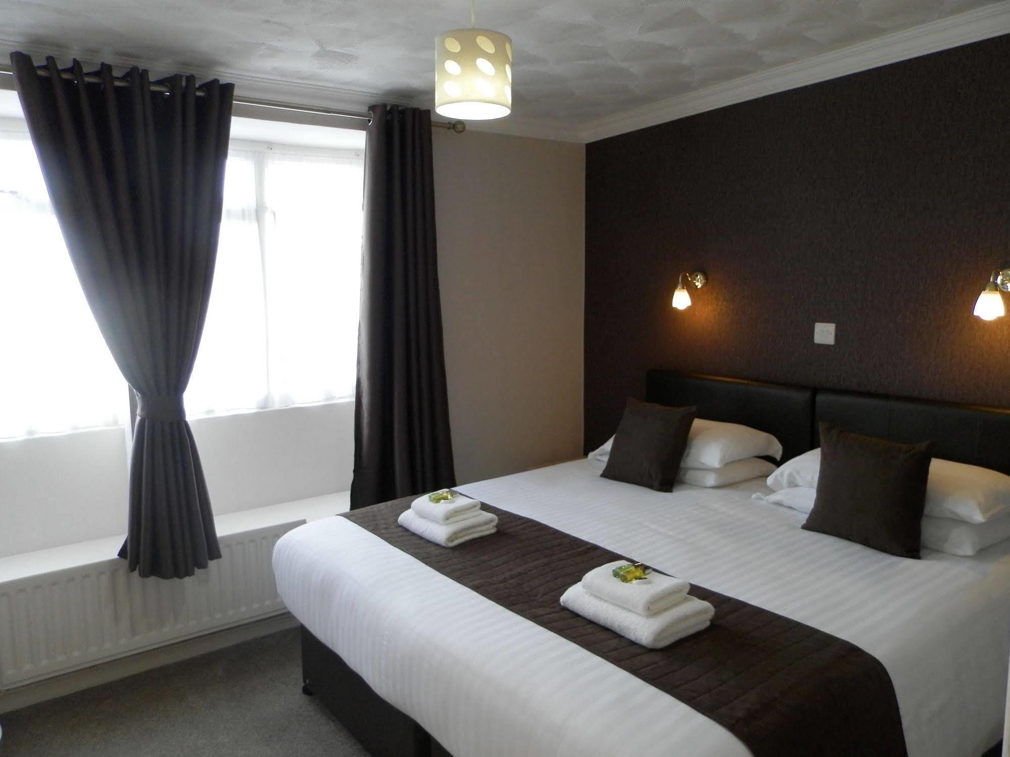 Wayside Cheer Hotel Castel Ngoại thất bức ảnh