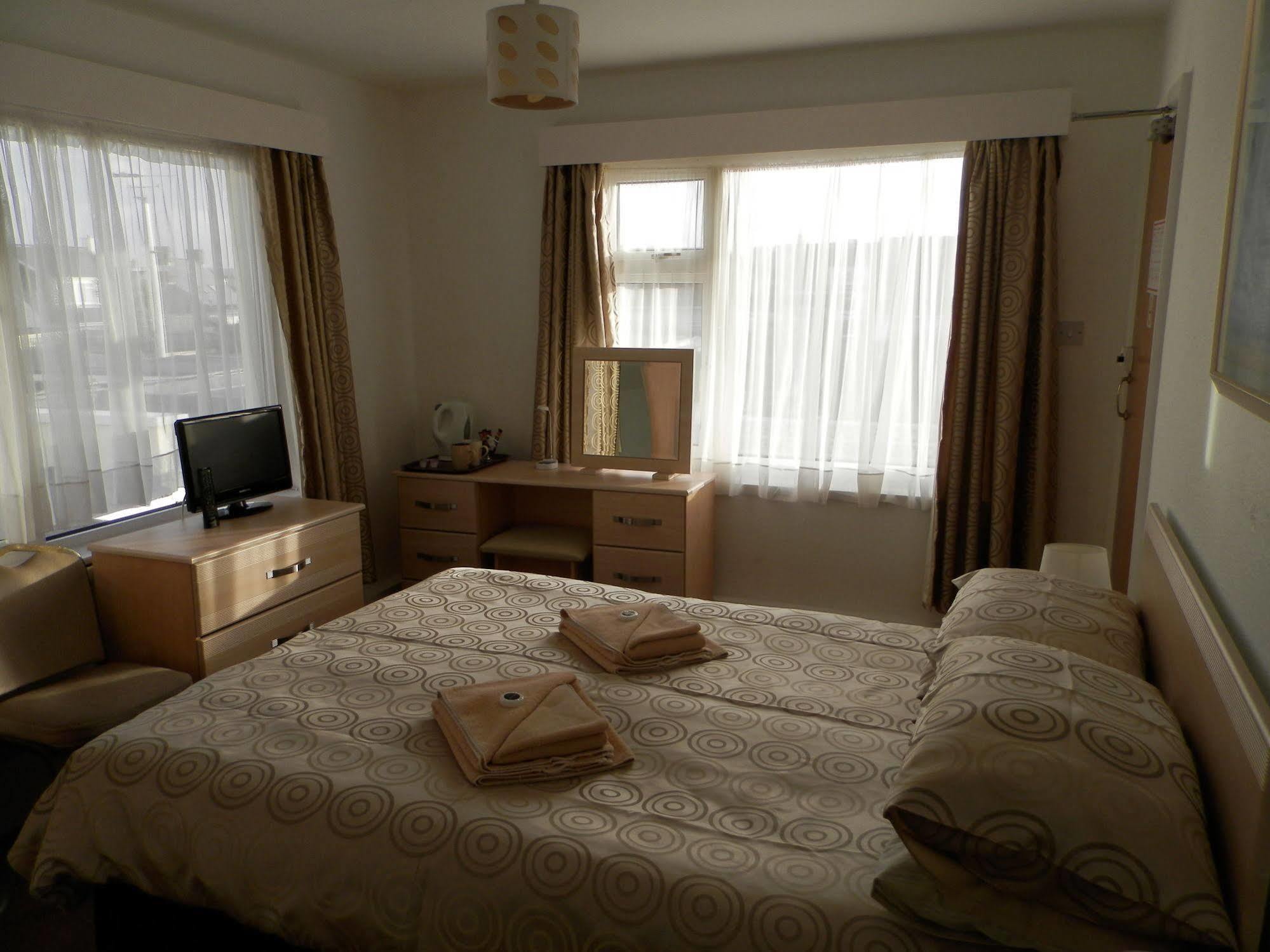 Wayside Cheer Hotel Castel Ngoại thất bức ảnh